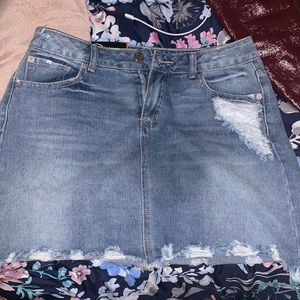 This jean skirt can be worn casually